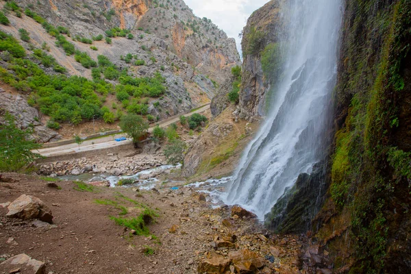 卡普兹巴希瀑布是世界上第二高的瀑布 也是藏在安纳托利亚最美丽的自然之地 很少被隐藏起来 — 图库照片