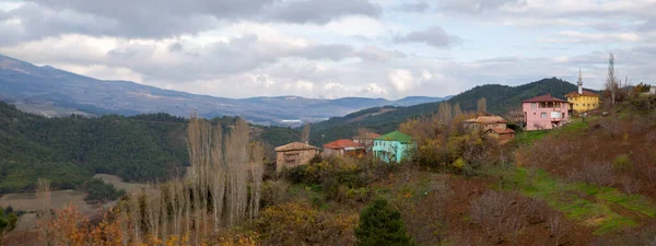 牡牛座山脈と丘陵地帯での定住生活 — ストック写真