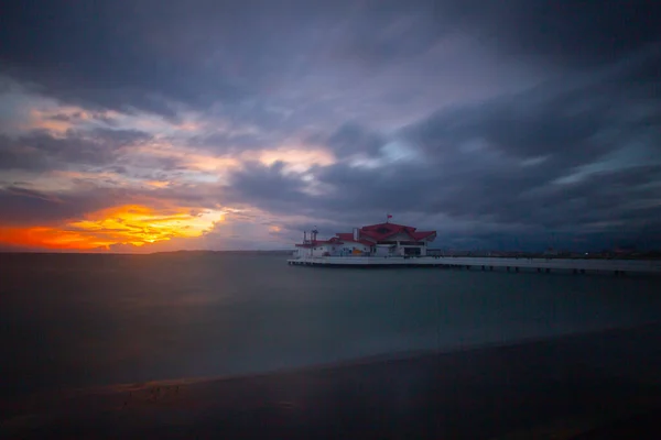 Buyukcekmece Strand Ist Wellig Und Sonnenuntergang Mit Langzeitbelichtung Fotografiert — Stockfoto