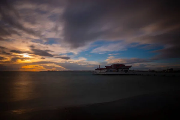 Buyukcekmece Sahili Dalgalı Günbatımı Uzun Pozlama Tekniğiyle Fotoğraflanmıştır — Stok fotoğraf