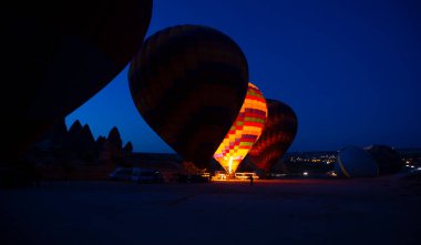 Sıcak hava balonu uçuşu Cappadocia, Türkiye, Goreme köyü, sıcak hava balonu geçidi