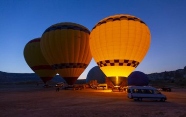 Sıcak hava balonu uçuşu Cappadocia, Türkiye, Goreme köyü, sıcak hava balonu geçidi