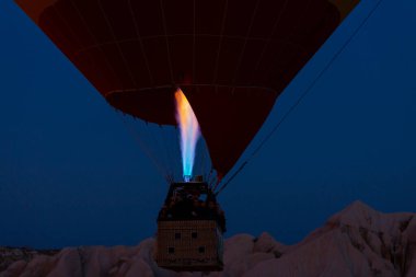 Sıcak hava balonu uçuşu Cappadocia, Türkiye, Goreme köyü, sıcak hava balonu geçidi