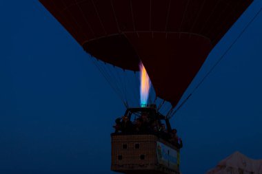 Sıcak hava balonu uçuşu Cappadocia, Türkiye, Goreme köyü, sıcak hava balonu geçidi