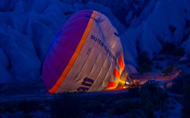 Sıcak hava balonu uçuşu Cappadocia, Türkiye, Goreme köyü, sıcak hava balonu geçidi