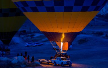 Sıcak hava balonu uçuşu Cappadocia, Türkiye, Goreme köyü, sıcak hava balonu geçidi