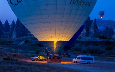 Sıcak hava balonu uçuşu Cappadocia, Türkiye, Goreme köyü, sıcak hava balonu geçidi