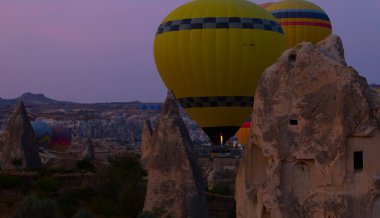 Sıcak hava balonu uçuşu Cappadocia, Türkiye, Goreme köyü, sıcak hava balonu geçidi