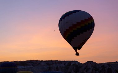 Sıcak hava balonu uçuşu Cappadocia, Türkiye, Goreme köyü, sıcak hava balonu geçidi