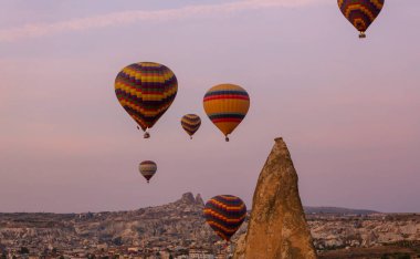 Sıcak hava balonu uçuşu Cappadocia, Türkiye, Goreme köyü, sıcak hava balonu geçidi