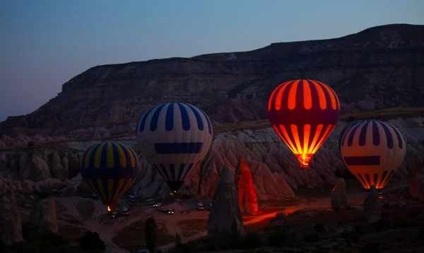 Vuelo Globo Aerostático Sobre Capadocia Turquía Pueblo Goreme Desfile Globo — Foto de Stock