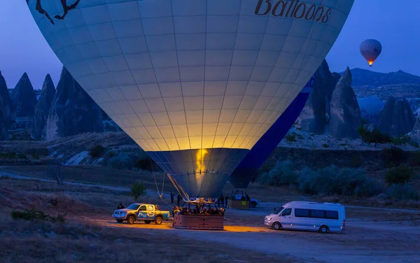 Het Luft Ballong Flygning Över Kappadokien Turkiet Goreme Byn Varmluft — Stockfoto