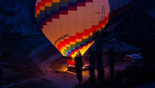 Heißluftballonfahrt Über Kappadokien Türkei Dorf Goreme Heißluftballonparade — Stockfoto