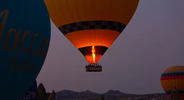 Lot Balonem Nad Kapadocją Turcja Wioska Goreme Parada Balonów Ogrzane — Zdjęcie stockowe