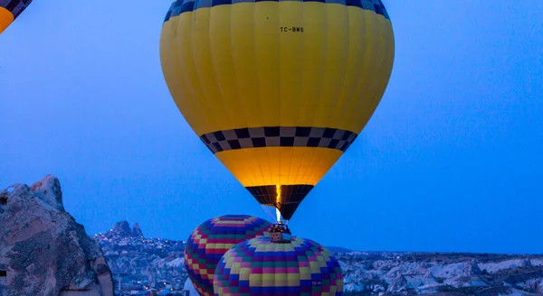 Heißluftballonfahrt Über Kappadokien Türkei Dorf Goreme Heißluftballonparade — Stockfoto