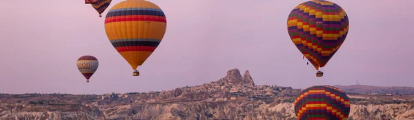 Lot Balonem Nad Kapadocją Turcja Wioska Goreme Parada Balonów Ogrzane — Zdjęcie stockowe