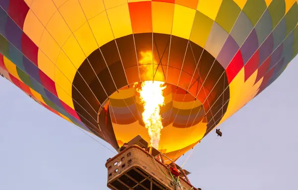 Voo Balão Quente Sobre Capadócia Turquia Aldeia Goreme Desfile Balão — Fotografia de Stock