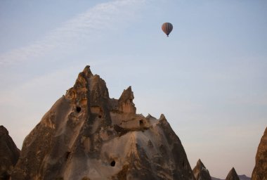 Sıcak hava balonu uçuşu Cappadocia, Türkiye, Goreme köyü, sıcak hava balonu geçidi