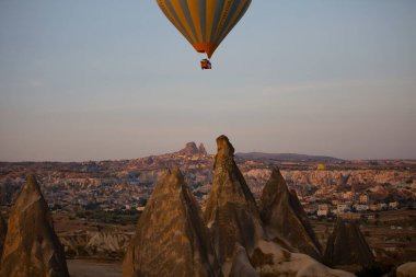 Sıcak hava balonu uçuşu Cappadocia, Türkiye, Goreme köyü, sıcak hava balonu geçidi