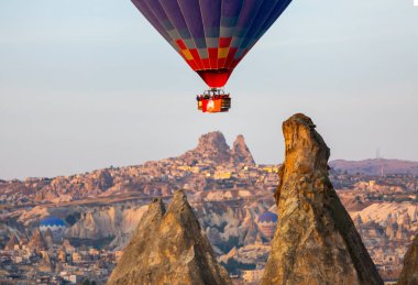 Sıcak hava balonu uçuşu Cappadocia, Türkiye, Goreme köyü, sıcak hava balonu geçidi