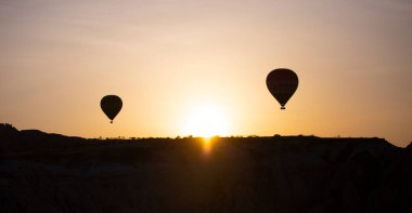 Sıcak hava balonu uçuşu Cappadocia, Türkiye, Goreme köyü, sıcak hava balonu geçidi