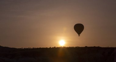 Sıcak hava balonu uçuşu Cappadocia, Türkiye, Goreme köyü, sıcak hava balonu geçidi