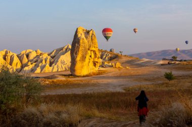 Sıcak hava balonu uçuşu Cappadocia, Türkiye, Goreme köyü, sıcak hava balonu geçidi