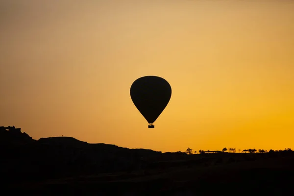 Vol Montgolfière Dessus Cappadoce Turquie Village Goreme Défilé Montgolfière — Photo