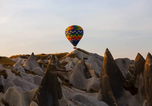 Полет Воздушном Шаре Над Каппадокией Турция Деревня Гореме Парад Воздушных — стоковое фото