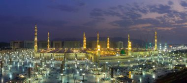Medine, Al-Madinah Al-Munawwarah, Suudi Arabistan: Gün batımında El Mescidi Medine Büyük Camii