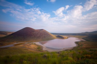 Meke Gölü, Türkiye'nin orta kesiminde, Konya ilinin Karapınar ilçesinde yer alan iki iç içe gölden oluşan bir krater gölüdür..