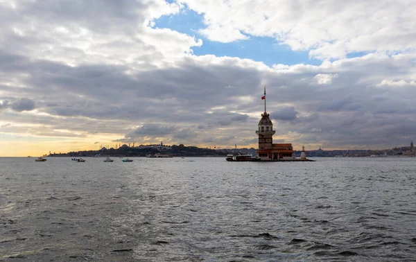 Coucher Soleil Ardent Sur Bosphore Avec Célèbre Tour Vierge Kiz — Photo