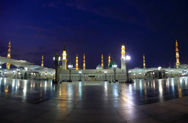 メディナ マディーナ ムナワラー サウジアラビア Masjid Nabawi グランドモスク日没時 — ストック写真