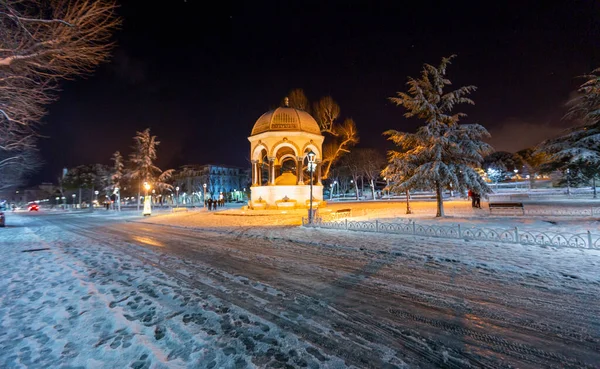 Mezquita Azul Mezquita Sultanahmet Día Invierno Con Nieve Estambul Turquía —  Fotos de Stock