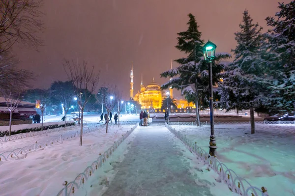 Kış Günü Stanbul Türkiye Kar Yağan Mavi Cami Sultanahmet Camii — Stok fotoğraf