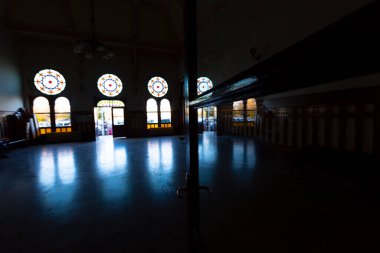 Doğu Ekspresi 'nin son durağı Sirkeci tren istasyonunun tarihi mimarisi. İstanbul, Türkiye 