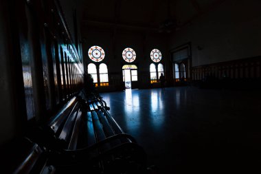 Doğu Ekspresi 'nin son durağı Sirkeci tren istasyonunun tarihi mimarisi. İstanbul, Türkiye 