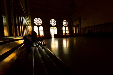 Doğu Ekspresi 'nin son durağı Sirkeci tren istasyonunun tarihi mimarisi. İstanbul, Türkiye 