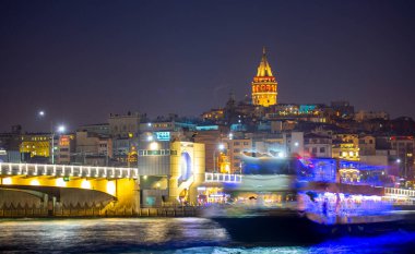 Eminonu altın boynuzu, Beyoğlu Karaköy manzarası ve Galata Kulesi 'nden İstanbul akşam manzarası