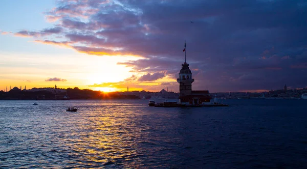 Tramonto Sul Bosforo Con Famosa Torre Della Vergine Kiz Kulesi — Foto Stock