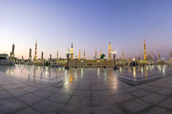 マスジド ナバウィ メディナ大モスク日没時 — ストック写真