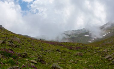 Ispir Seven Lakes / Erzurum / Turkey Ispir Seven Lakes, Erzurum 'un kuzeyinde yer almaktadır. 11 krater gölünden oluşur. Denizden gelen göllerin yüksekliği 3500 metredir. Göllere ulaşılabilir.