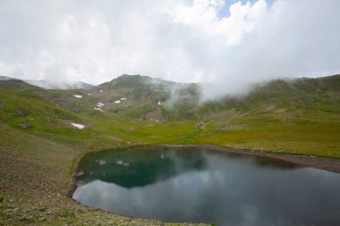 Ispir Seven Lakes / Erzurum / Turkey Ispir Seven Lakes, Erzurum 'un kuzeyinde yer almaktadır. 11 krater gölünden oluşur. Denizden gelen göllerin yüksekliği 3500 metredir. Göllere ulaşılabilir.