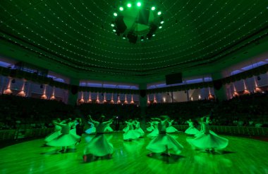 Sufi dönüşü, Sufisa 'da ortaya çıkan bir tür Sama ya da fiziksel olarak aktif meditasyondur. Yüksek ISO' da ortaya çıkar..