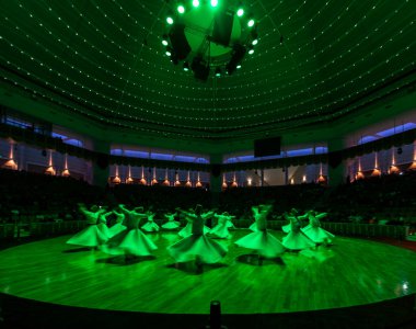 Sufi dönüşü, Sufisa 'da ortaya çıkan bir tür Sama ya da fiziksel olarak aktif meditasyondur. Yüksek ISO' da ortaya çıkar..