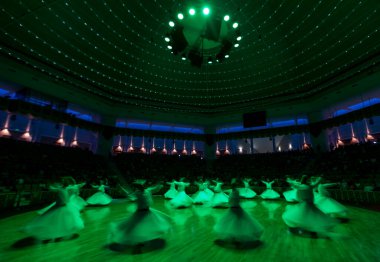 Sufi dönüşü, Sufisa 'da ortaya çıkan bir tür Sama ya da fiziksel olarak aktif meditasyondur. Yüksek ISO' da ortaya çıkar..