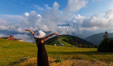 Ayder Platosu 'nda gün batımı, bulutlar denizi mükemmel bir görsel şölen sunuyor..