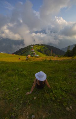Ayder Platosu 'nda gün batımı, bulutlar denizi mükemmel bir görsel şölen sunuyor..