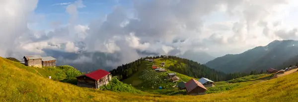 Puesta Sol Meseta Ayder Mar Nubes Ofrece Una Fiesta Visual —  Fotos de Stock