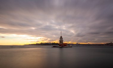 Maiden 's Tower, Nd 10 dur filtresi ile uzun süre fotoğraflandı, fantastik görüntüler elde edildi, artık Maiden' s Tower yok, fotoğraflar arşiv..